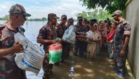 বন্যার্তদের পাশে বিজিবি : আজও ত্রাণ দিল ২,৭৩০ জনকে, চিকিৎসা পেল ১,৮৯০